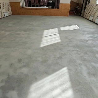 montáž dubovej klasickej parkety v kúlturnom dome livina okres partizánske